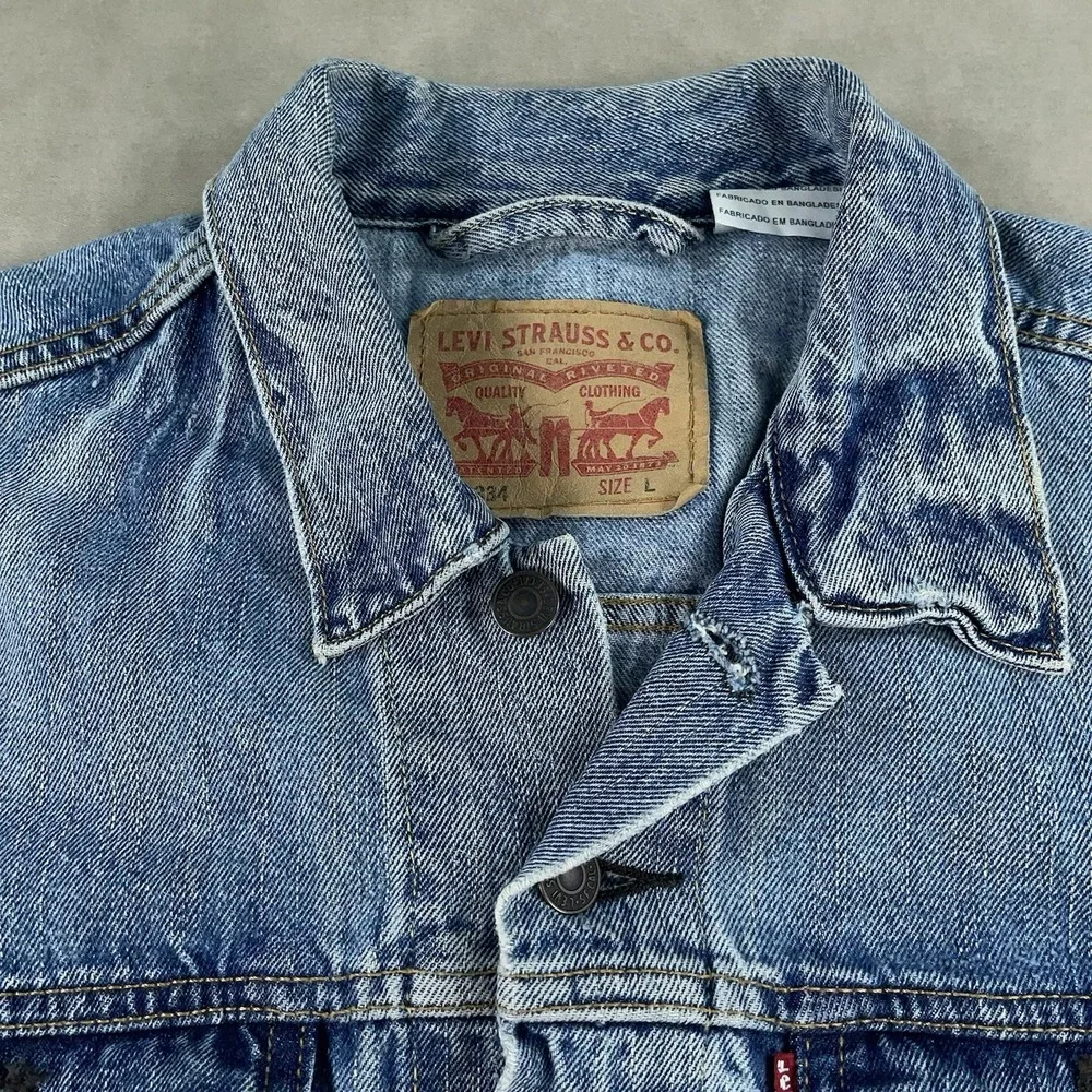 Levi's Jacket Mens Large Blue Trucker Denim Type 3 Distressed Faded Button 72334